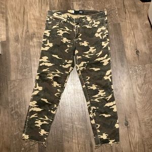 Kut from the Kloth Connie skinny crop